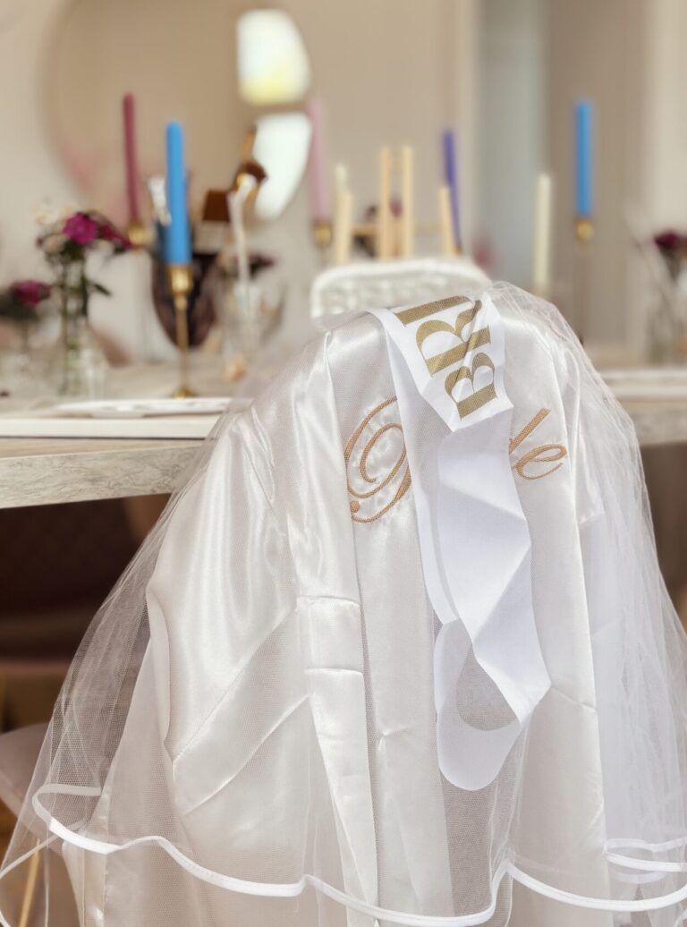 Feiere deinen Junggesellinnenabschied im Glam Kids Studio: kreative Workshops, Painting, Charms und Candle-Painting für Erwachsene. Leckere Snacks, Getränke und Spaß inklusive – alles in familienfreundlicher Atmosphäre